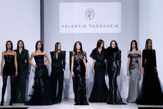 Viktor Yudashkin showcases new 2010-2011 Fall/Winter collection