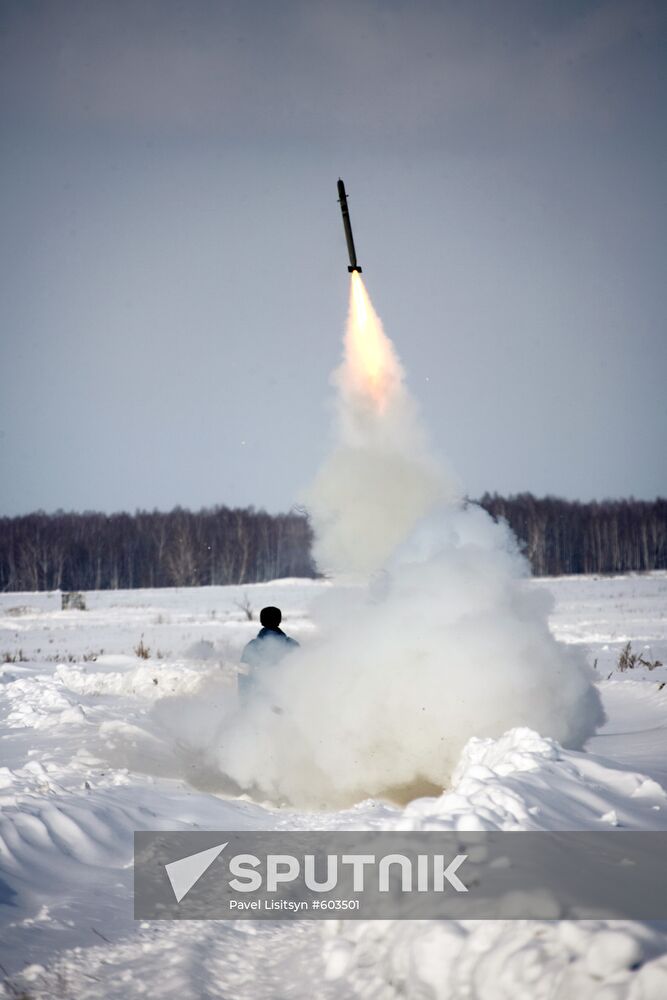 Division tactical maneuvers of anti-aircraft defense
