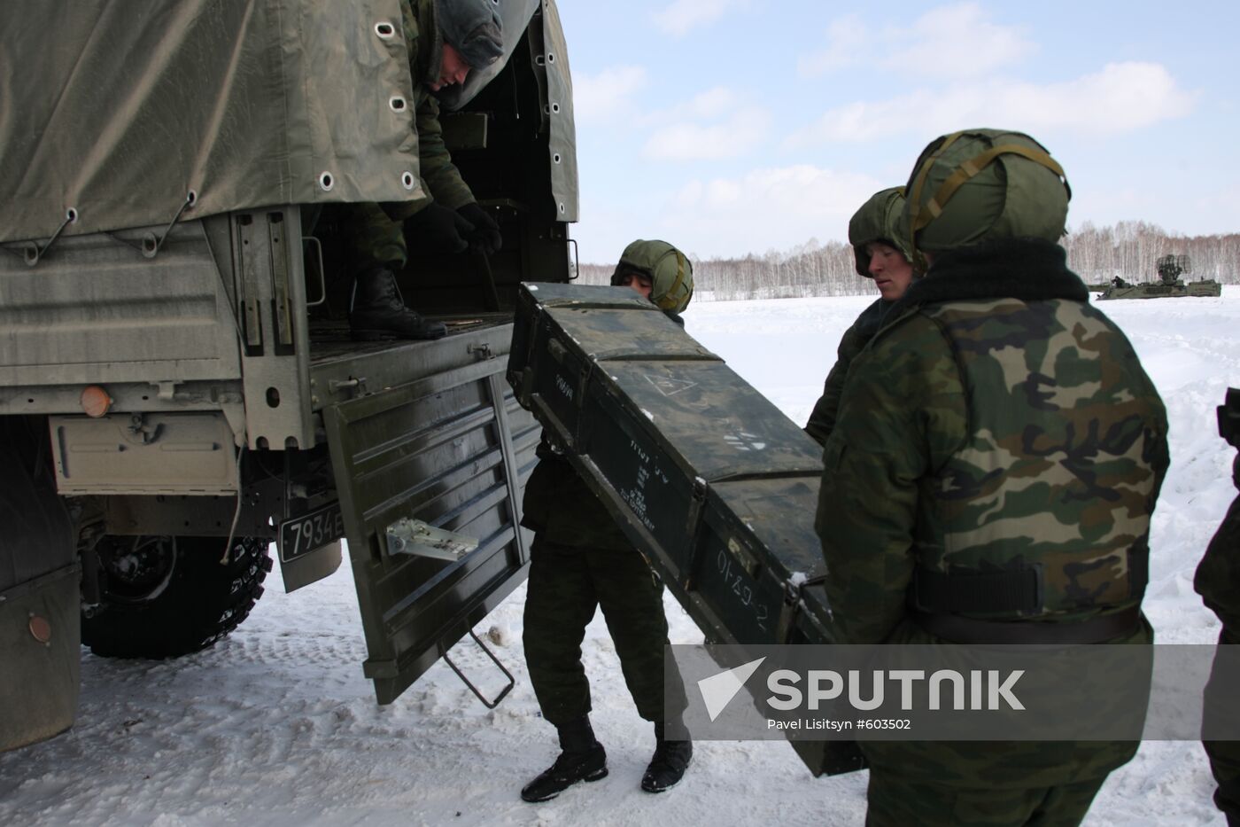 Division tactical maneuvers of anti-aircraft defense