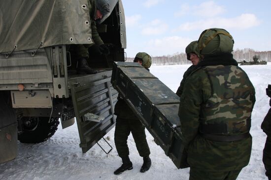 Division tactical maneuvers of anti-aircraft defense