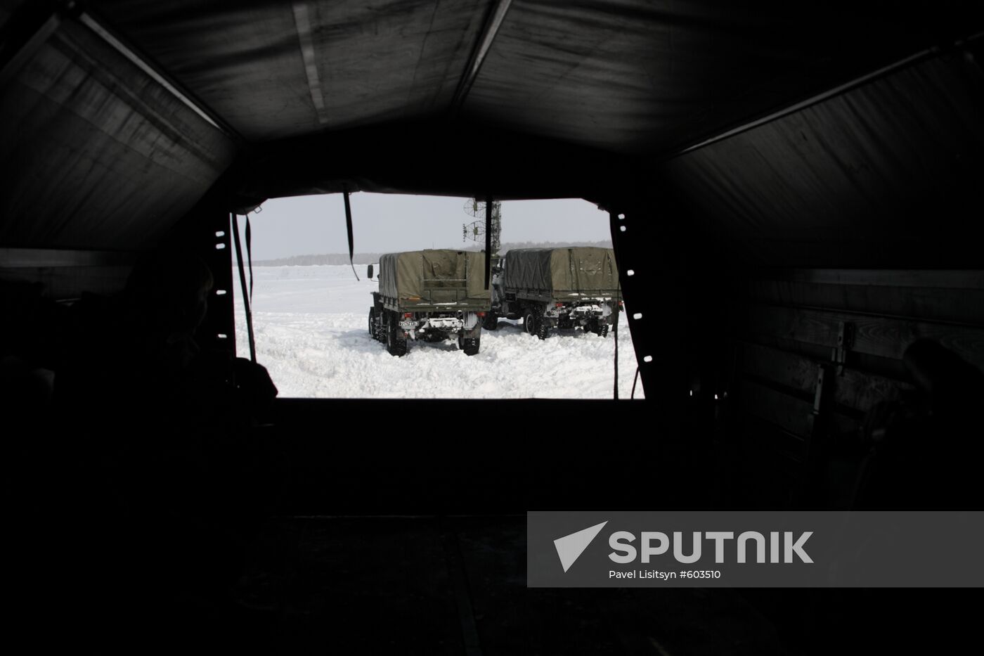Division tactical maneuvers of anti-aircraft defense