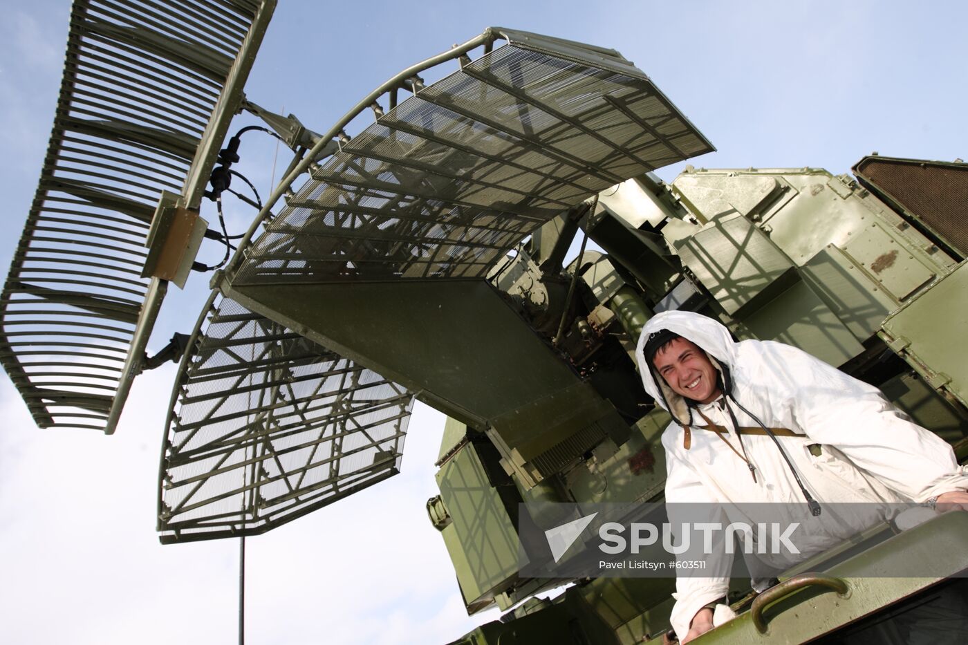 Division tactical maneuvers of anti-aircraft defense
