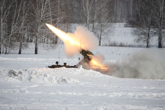 Division tactical maneuvers of anti-aircraft defense