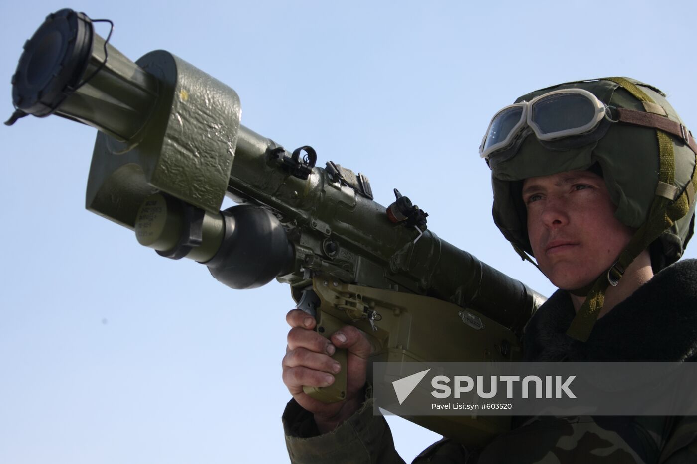 Division tactical maneuvers of anti-aircraft defense