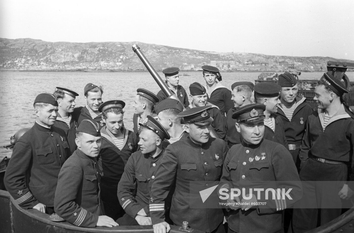 The crew of submarine K-21