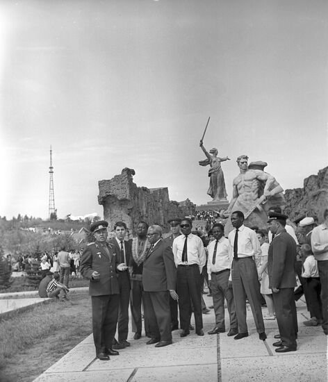 Military delegation of Tanzania on Mamayev Kurgan