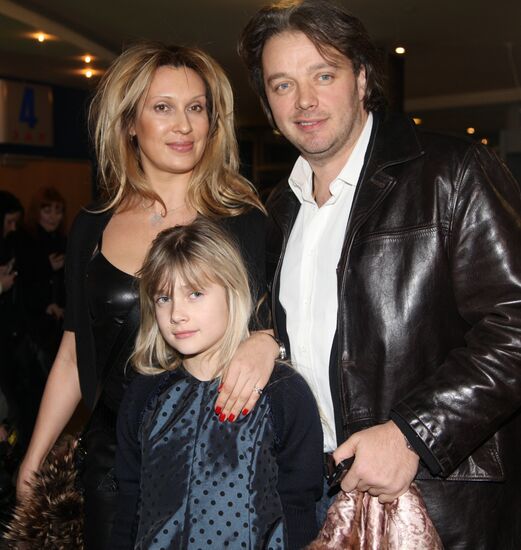 Marina and Alexander Chernyayevs with daughter