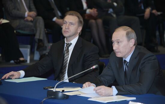 Vladimir Putin takes part in innovation forum