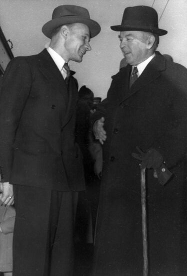 Prime Minister of Canada M. King and Soviet envoy F. Gusev
