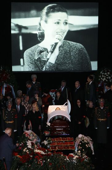 Paying last respects to Valentina Tolkunova
