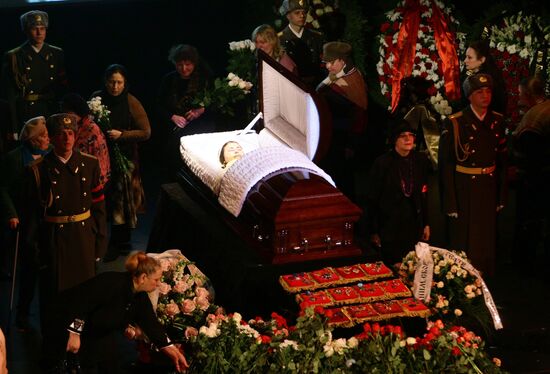 Paying last respects to Valentina Tolkunova