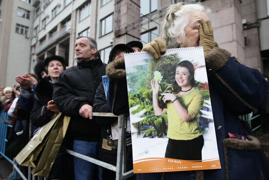 Paying last respects to Valentina Tolkunova