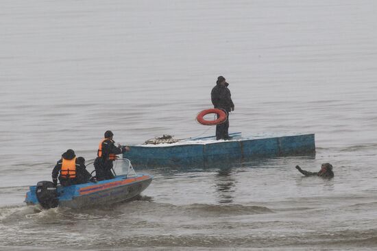 Drowning people being rescued