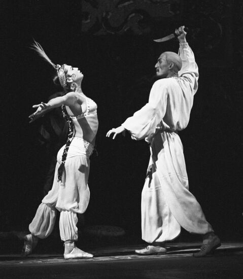 Scene from "The Fountain of Bakhchisarai" ballet