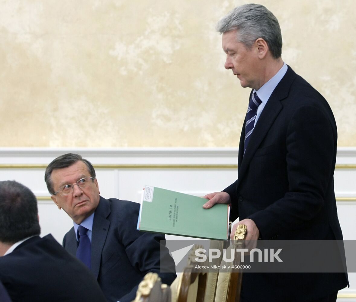 Vladimir Putin chairs Government Presidium meeting