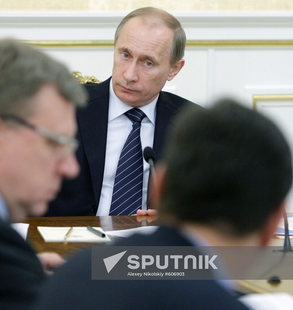 Vladimir Putin chairs Government Presidium meeting