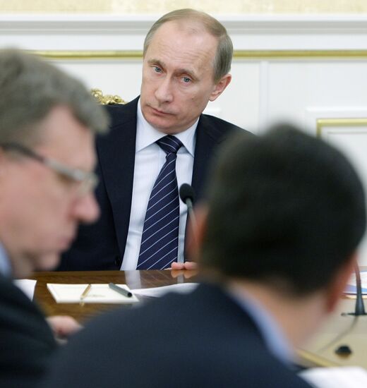 Vladimir Putin chairs Government Presidium meeting