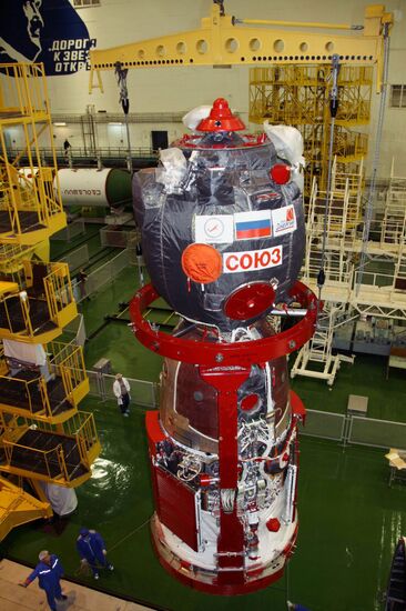 Soyuz TMA-18 spacecraft prepared for launch