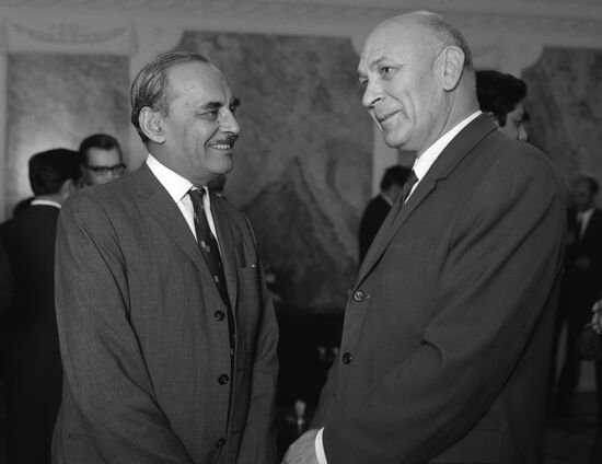 Lt-Gen Sheikh and Minister of Geology Alexander Sidorenko