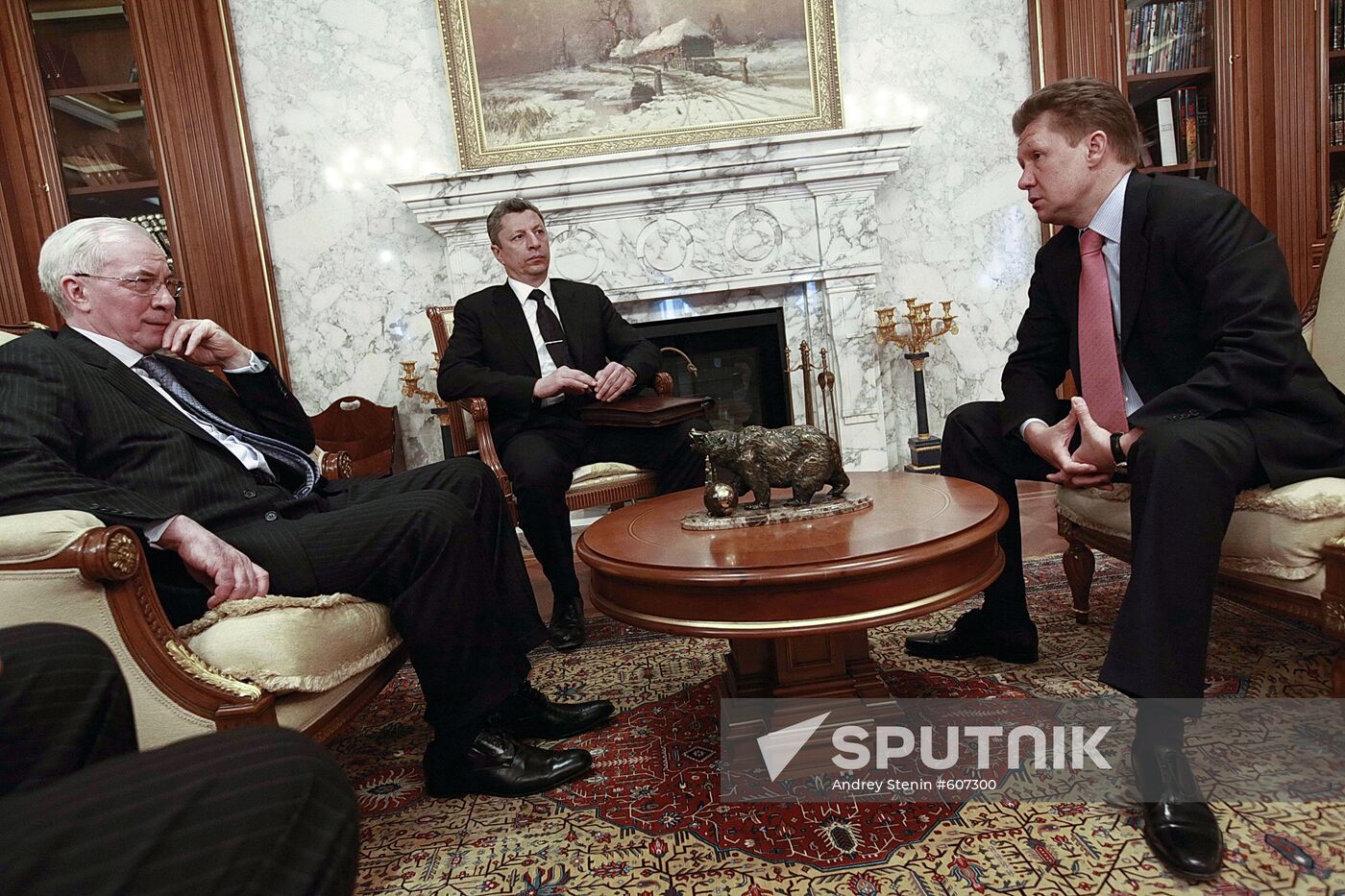 Chairman of Gazprom's Board of Directors Alexey Miller, right, meeting with Ukrainian Prime Minister Nikolai Azarov, left. Location: Russia, Moscow. Author: Andrey Stenin/Sputnik. Alexey Miller and Nikolai Azarov meet at Gazprom