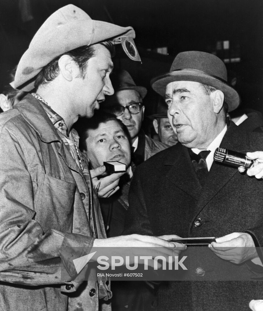 Leonid Brezhnev with steelworker Edward Kosinski
