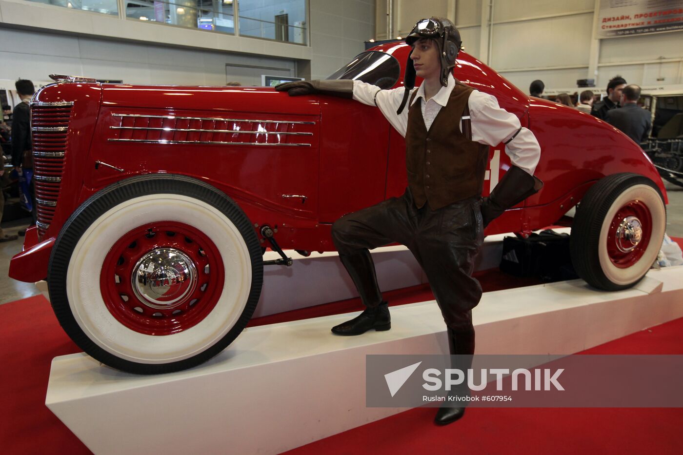 Oldtimer Gallery opens at Crocus Expo
