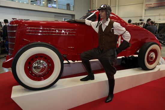 Oldtimer Gallery opens at Crocus Expo