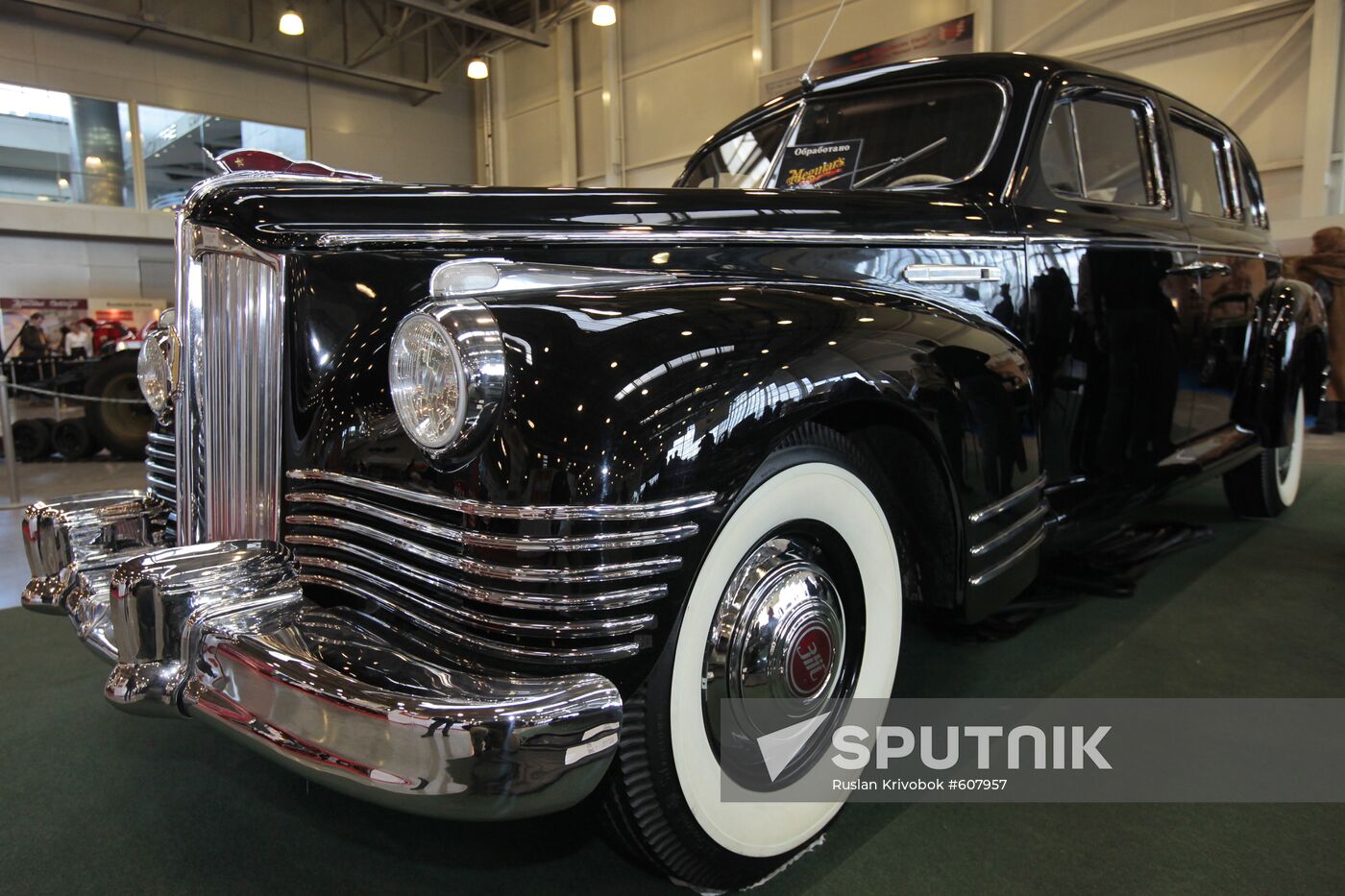 Oldtimer Gallery opens at Crocus Expo