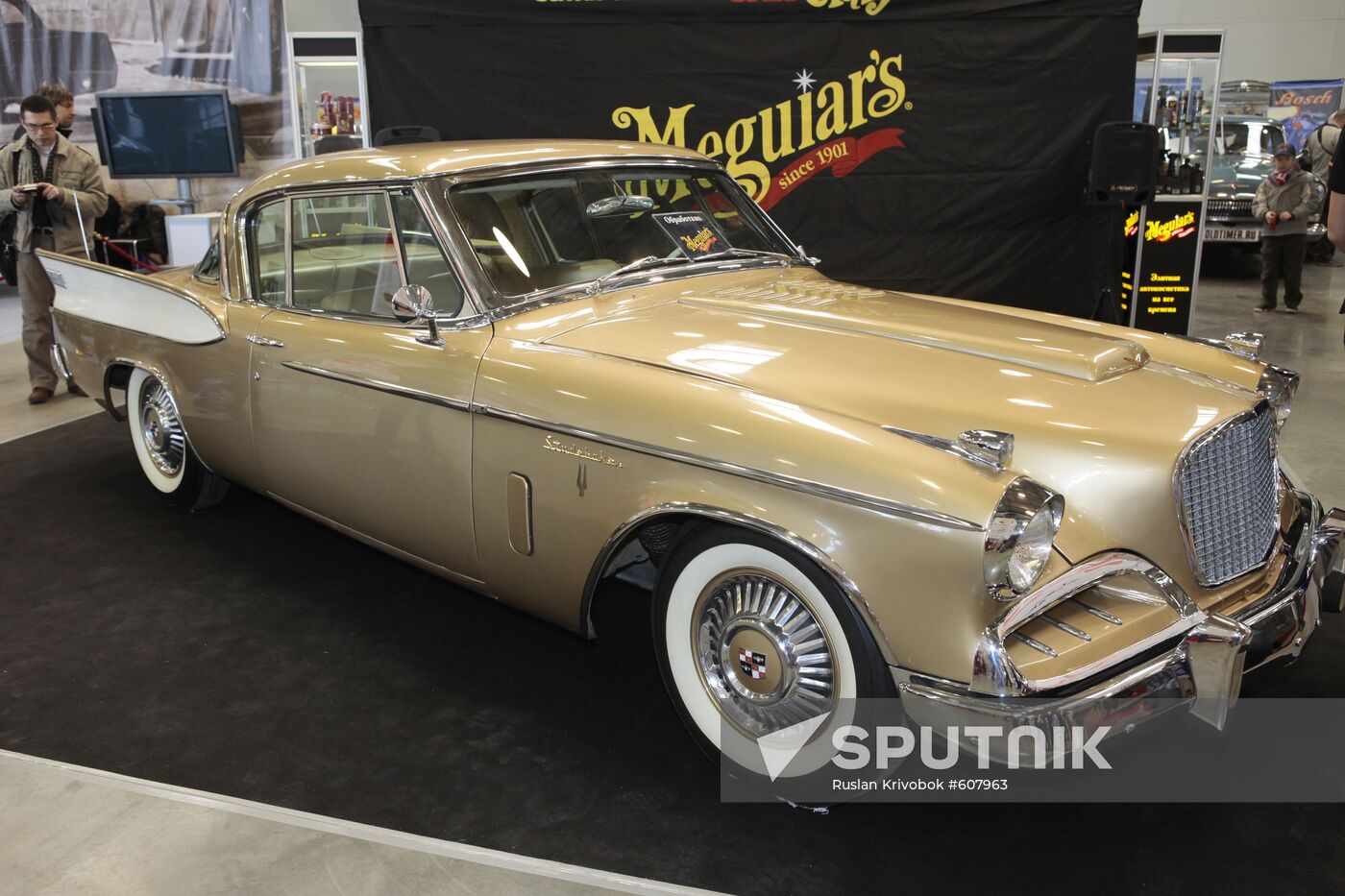 Oldtimer Gallery opens at Crocus Expo