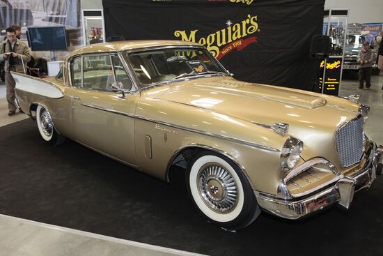 Oldtimer Gallery opens at Crocus Expo