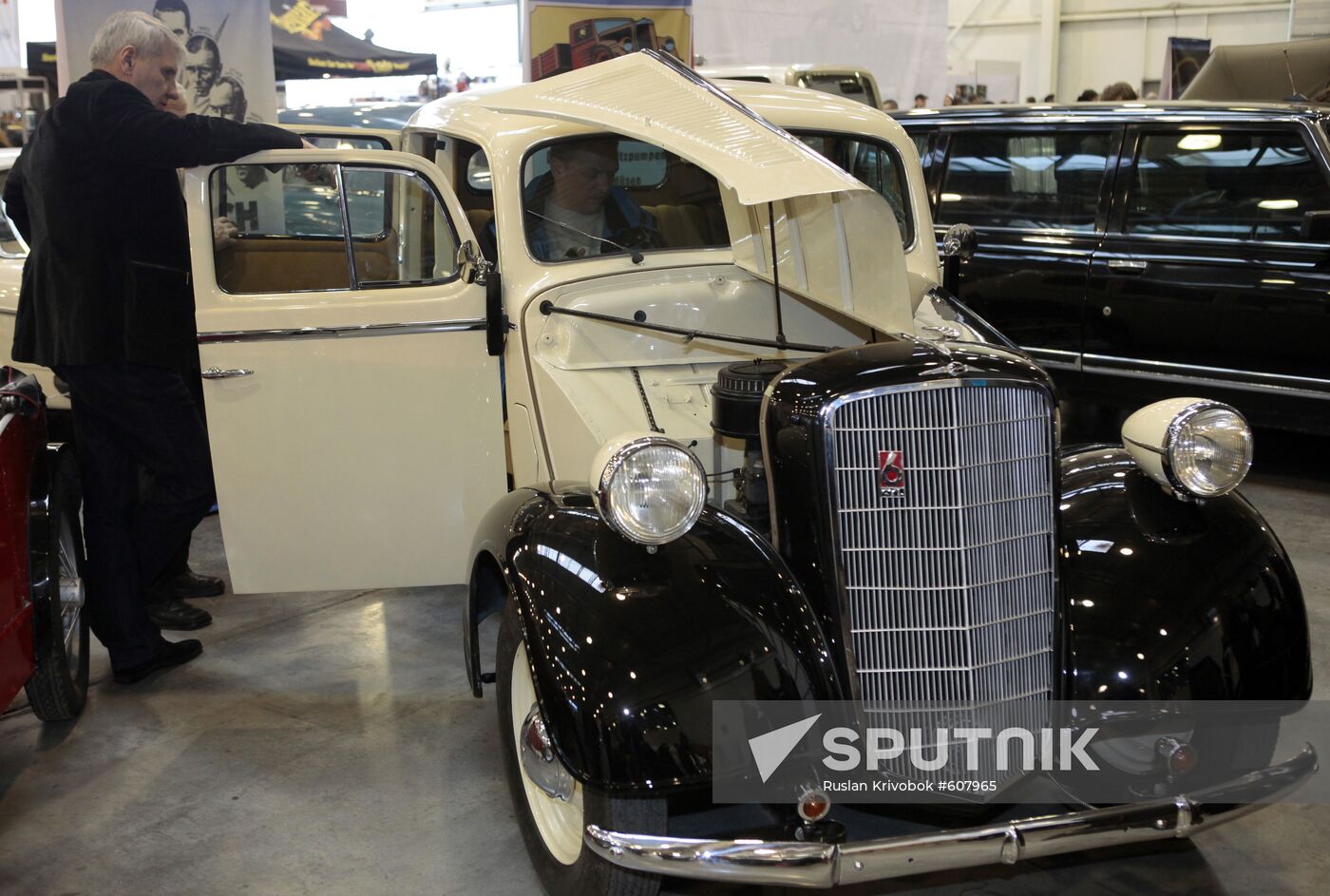 Oldtimer Gallery opens at Crocus Expo