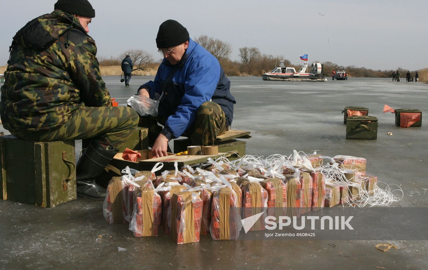 EMERCOM employees prepare to explode ice