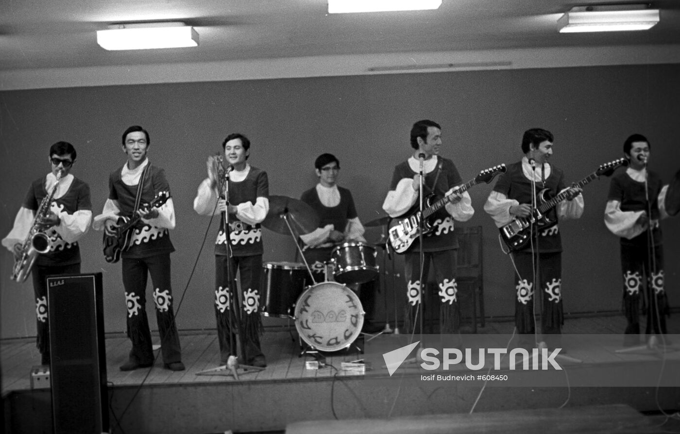 Dok-Mukasan band performs on stage