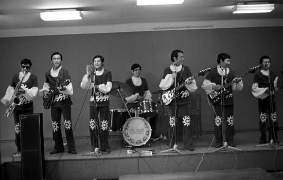 Dok-Mukasan band performs on stage