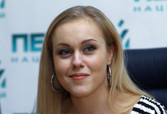 Singer Olena Kucher (Alyosha)