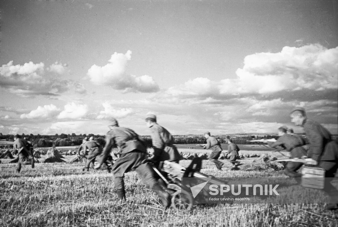Machine-gunners change firing position