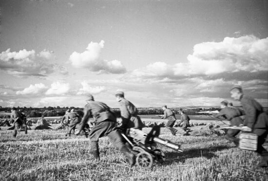 Machine-gunners change firing position