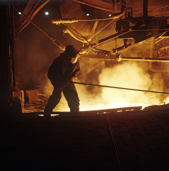 Casting iron in blast-furnace plant