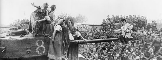 Concert at the front