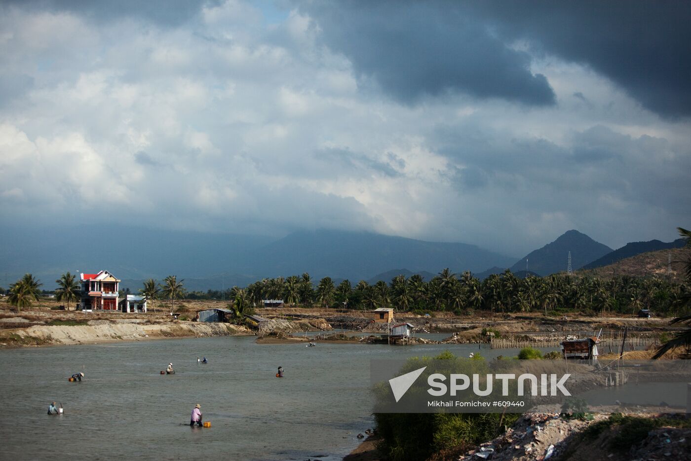 Peasants fishing in Phan Thiet area