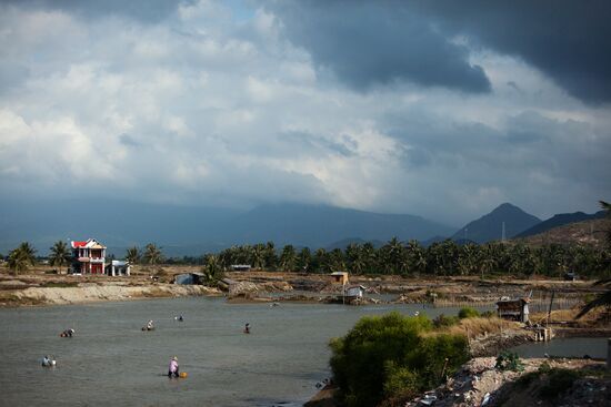 Peasants fishing in Phan Thiet area