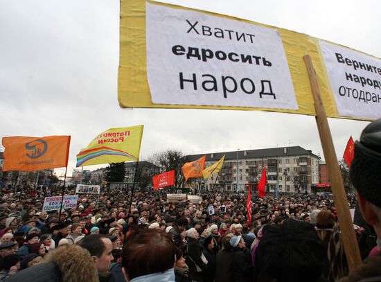 Communist Party activists stage protest rally in Kaliningrad