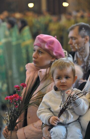 Orthodox believers attend Patriarch Kirill's service