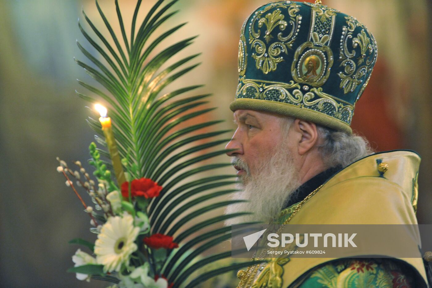 Patriarch Kirill holds service to consecrate willow branches