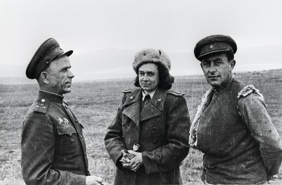 War press photographers Olga Lander and Max Redkin