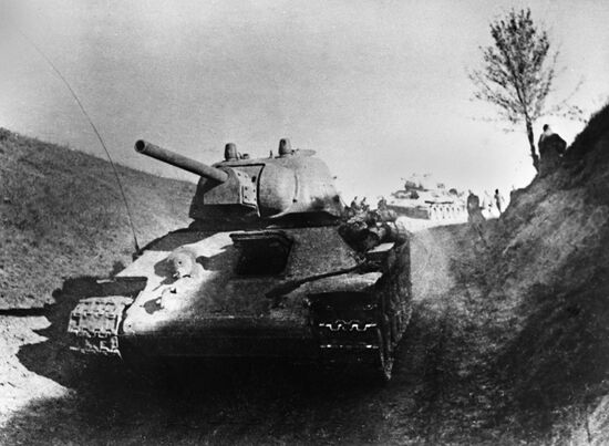 Soviet tanks on the right bank of Dnieper