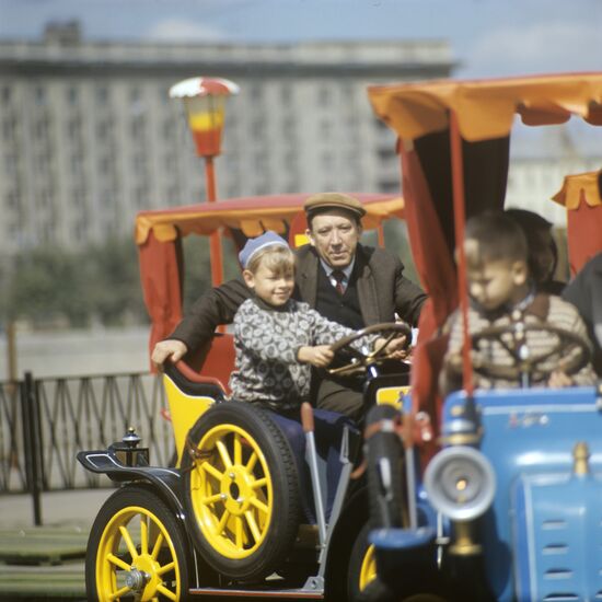 Actor and circus clown Yuri Nikulin with children