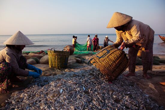 Fishermen with their catch on Mui Ne coast