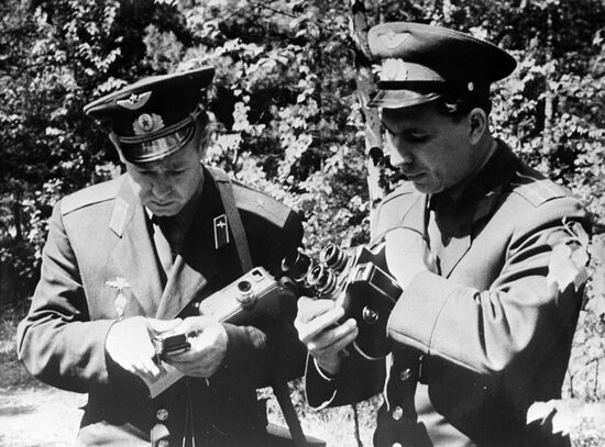 Pilot-cosmonaut of the USSR A.A.Leonov and P.I.Belyayev