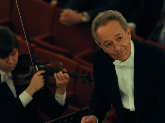 Conductor Yury Temirkanov rehearsing